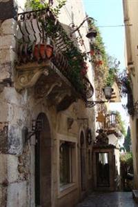 Taormina Alley and Balcony, for the Love of Italy: Blank 150 Page Lined Journal for Your Thoughts, Ideas, and Inspiration